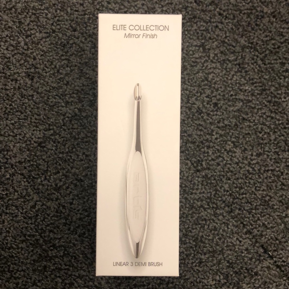 Artis Elite Collection Linear 3 Demi Makeup Brush